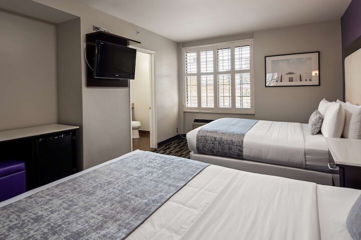 Room 11 of 25