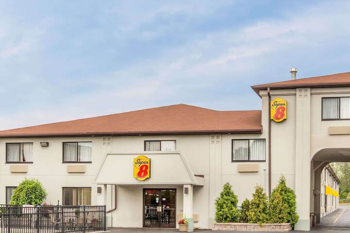 Hotel 2 of 64