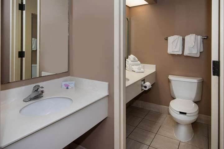 Room 8 of 30