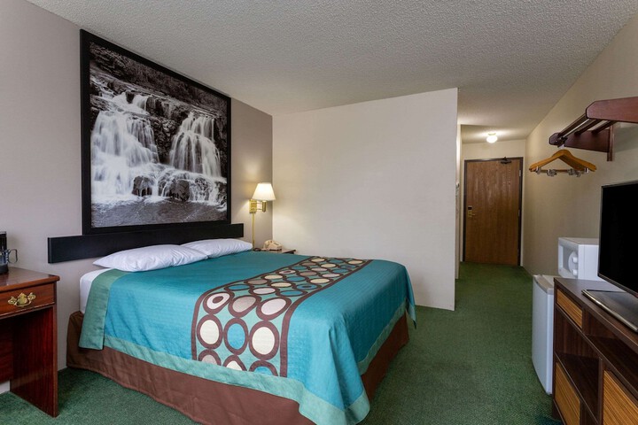 Room 24 of 27