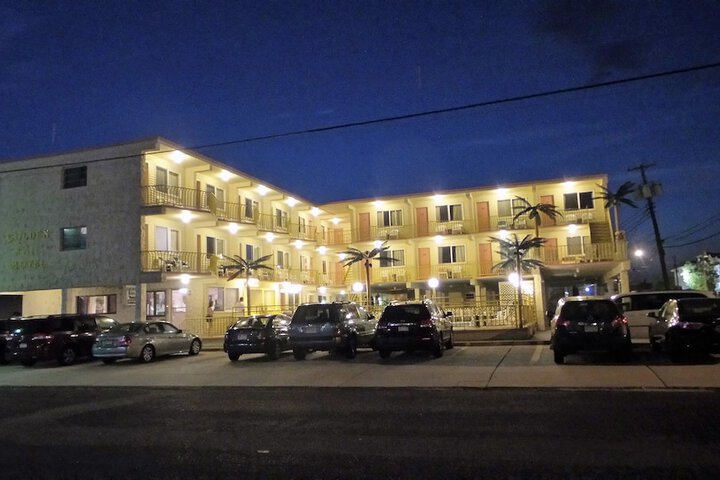 Golden Rail Motel