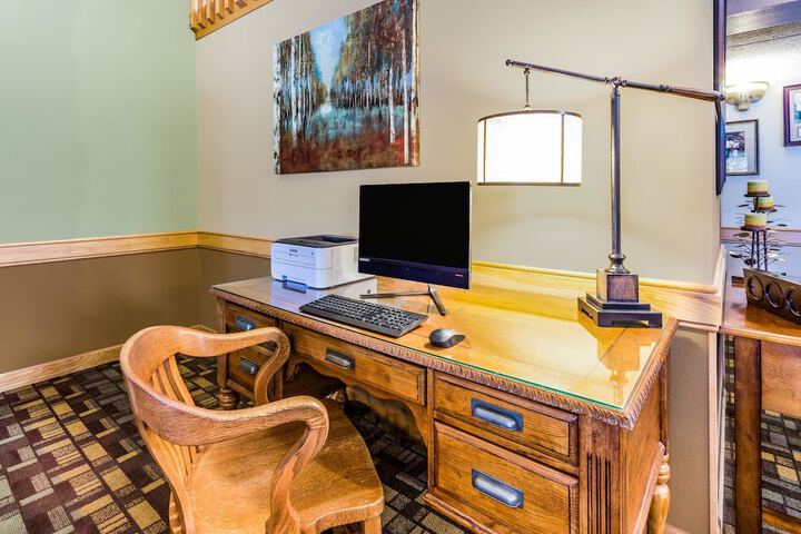 Business Center 25 of 25