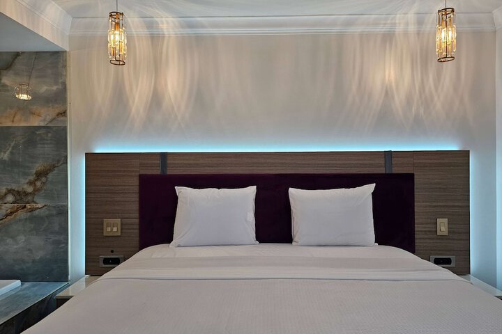 Travelodge by Wyndham Fullerton Near Anaheim