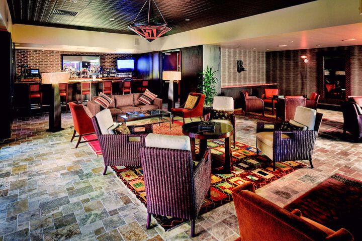 Lounge 70 of 117