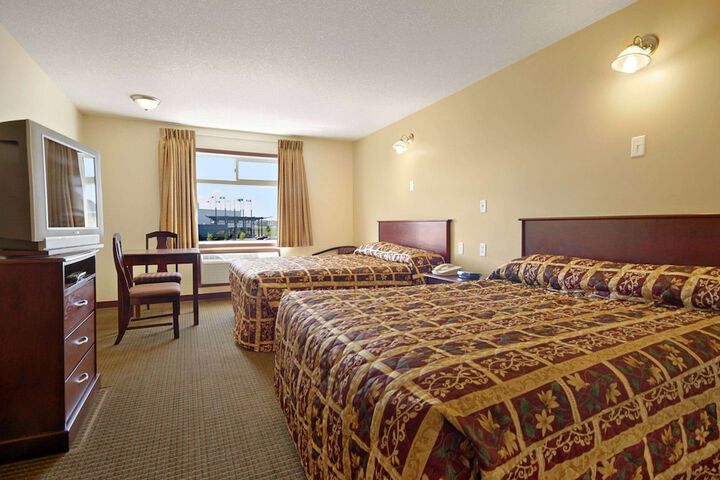Super 8 by Wyndham Fort Saskatchewan