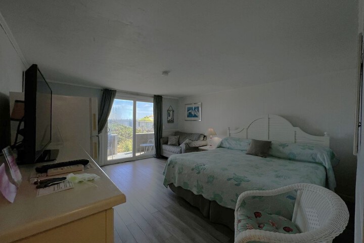 Room 37 of 230