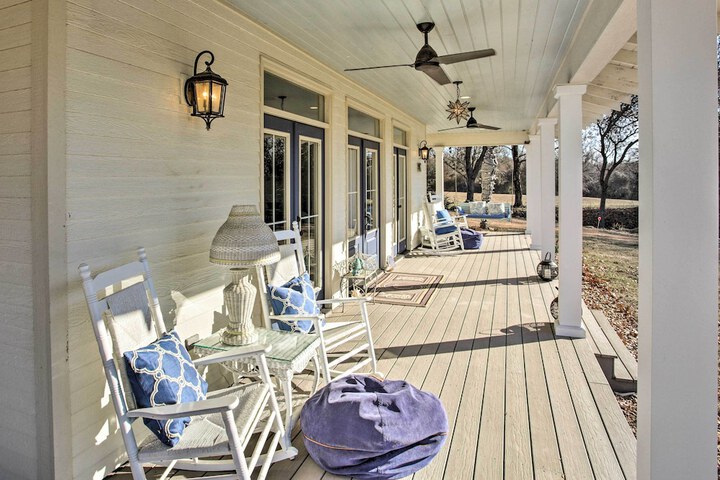 Spacious Kingston Home on Lake Texoma!