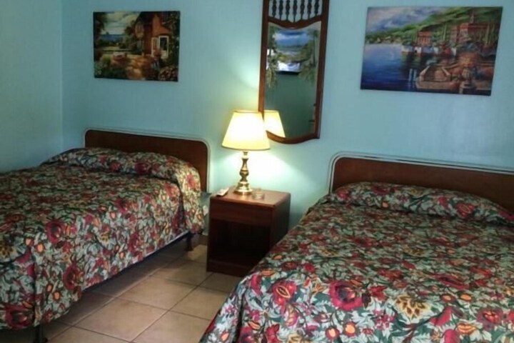 Skylark Motel