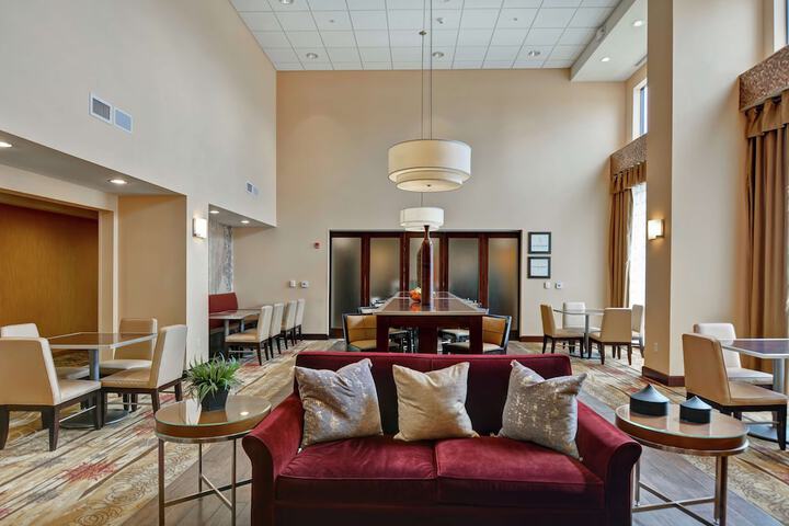 Hampton Inn & Suites Peoria at Grand Prairie IL