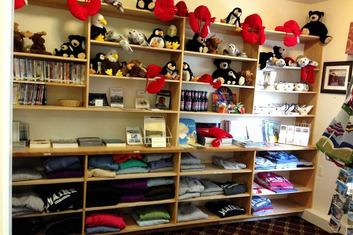 Gift Shop 23 of 25