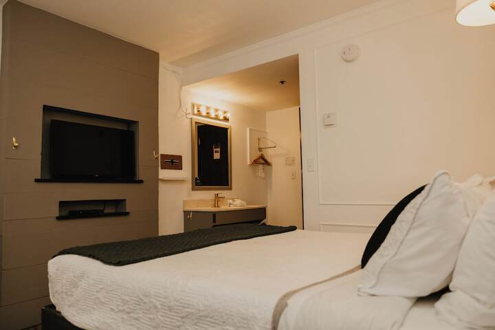 The Brooks Hotel