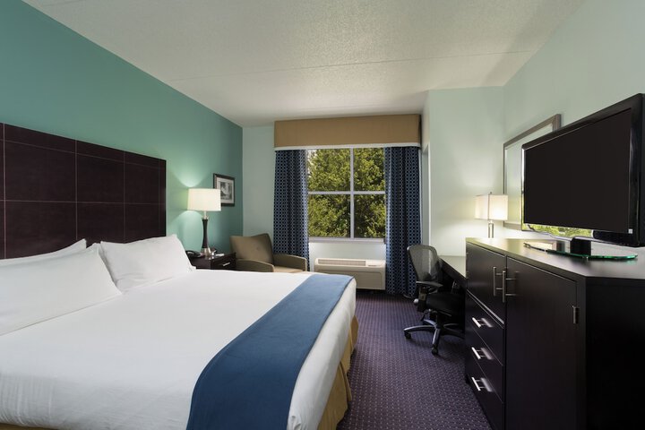 Holiday Inn Express Suites Plant City by IHG