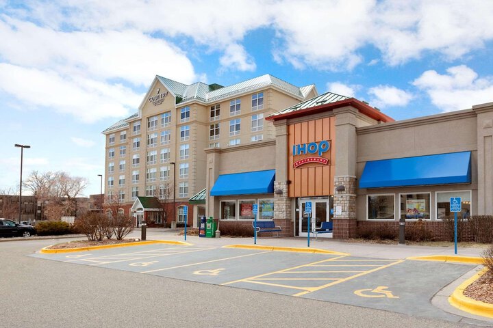 Country Inn & Suites by Radisson Bloomington at Mall of America, MN