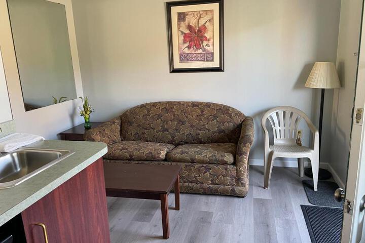 Perry-O Inn & Suites