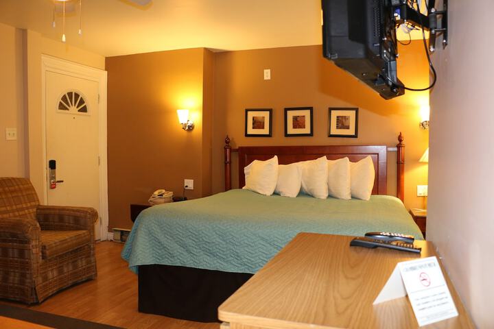 Room 17 of 36