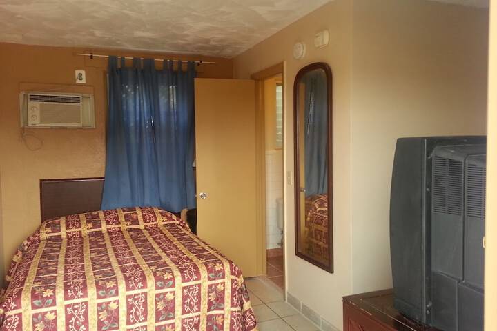 Room 11 of 28