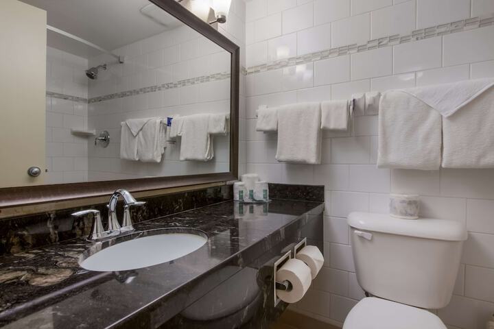 Room 52 of 118