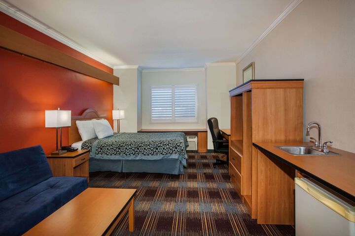 Room 9 of 14