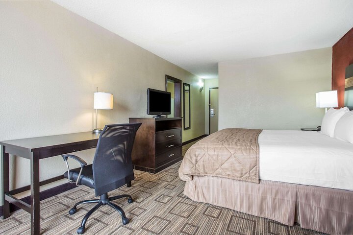 Room 17 of 35
