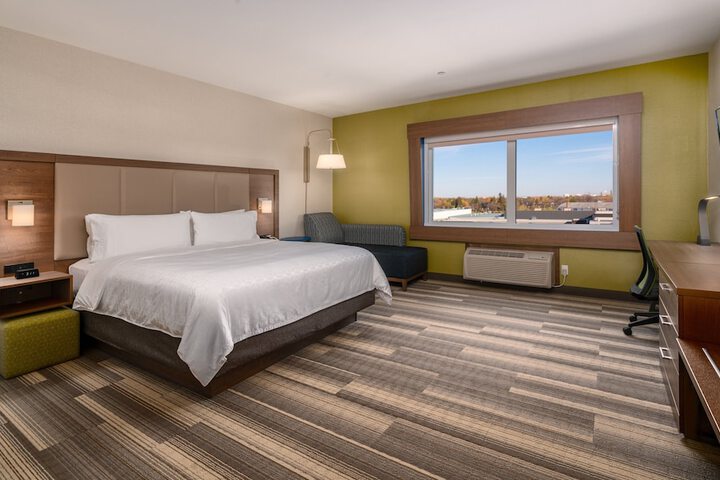 Holiday Inn Express & Suites Brandon by IHG