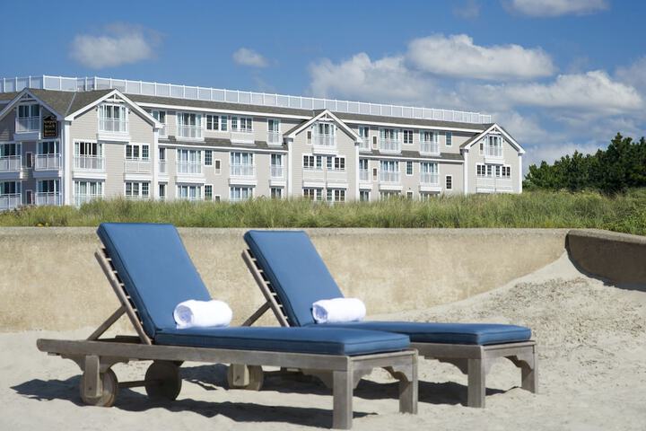 Newport Beach Hotel & Suites