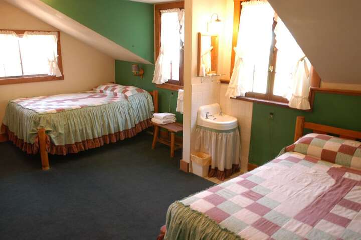 Room 17 of 40