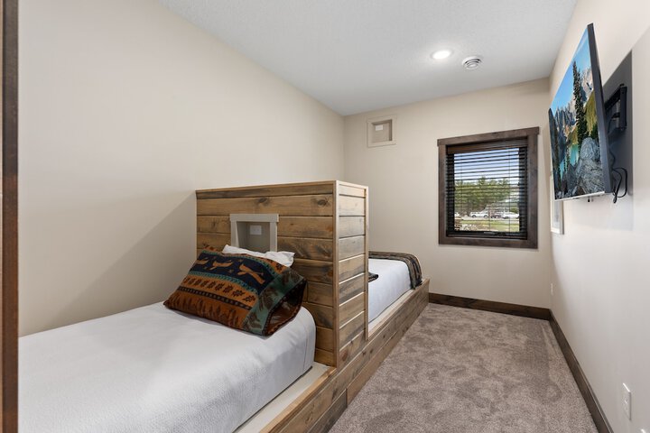 Room 155 of 230