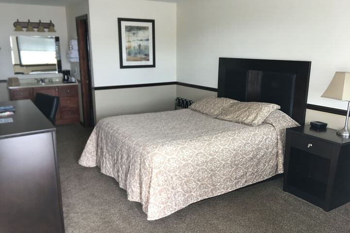 Room 4 of 12