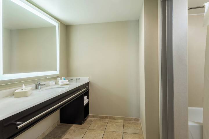 Larkspur Landing Extended Stay Suites St. Louis Riverport - Airport West