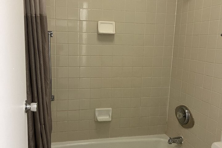 Room 10 of 18
