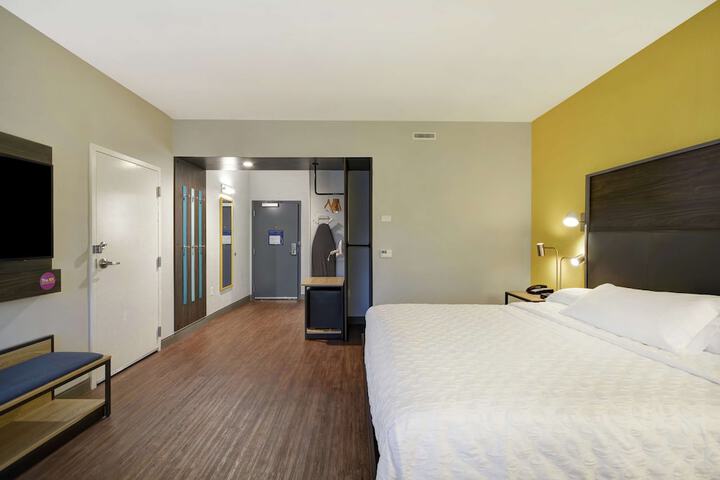 Room 13 of 35