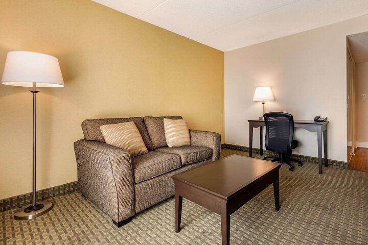 Room 27 of 38