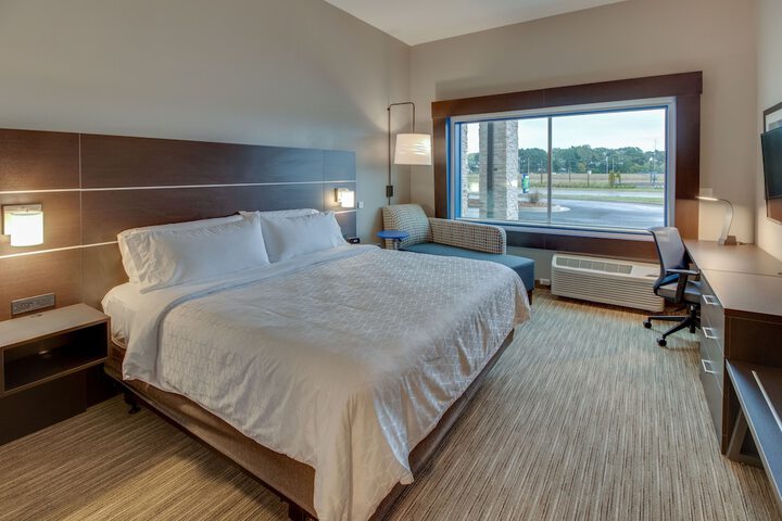 Holiday Inn Express & Suites Union City by IHG