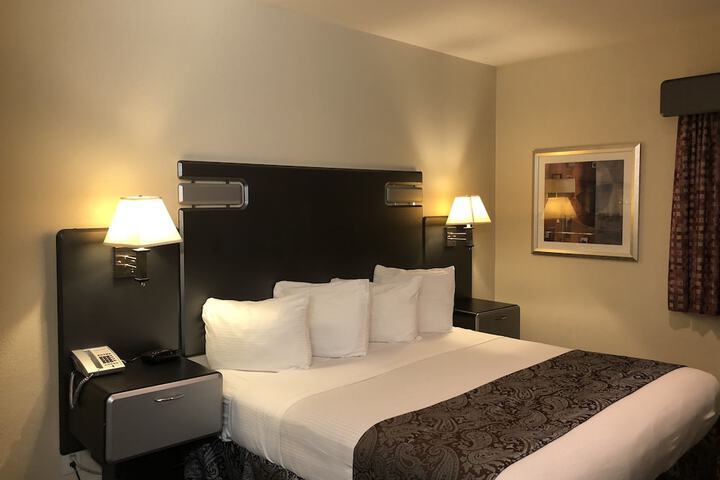 Room 10 of 26