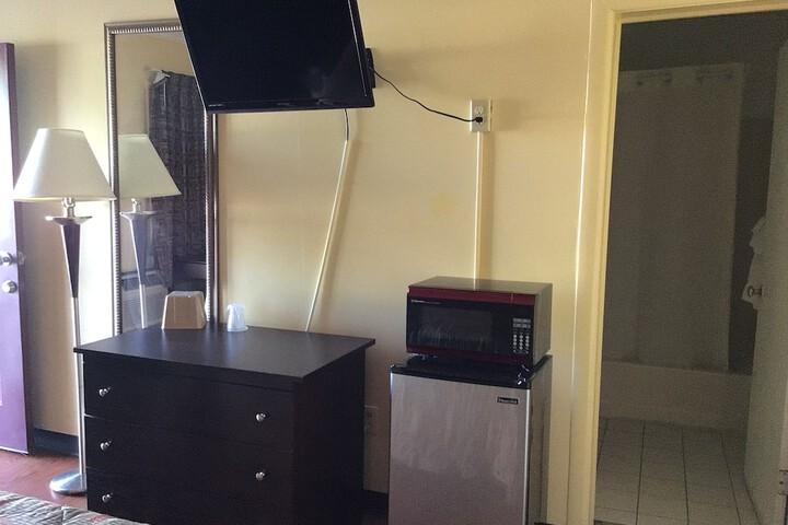 Room 8 of 12