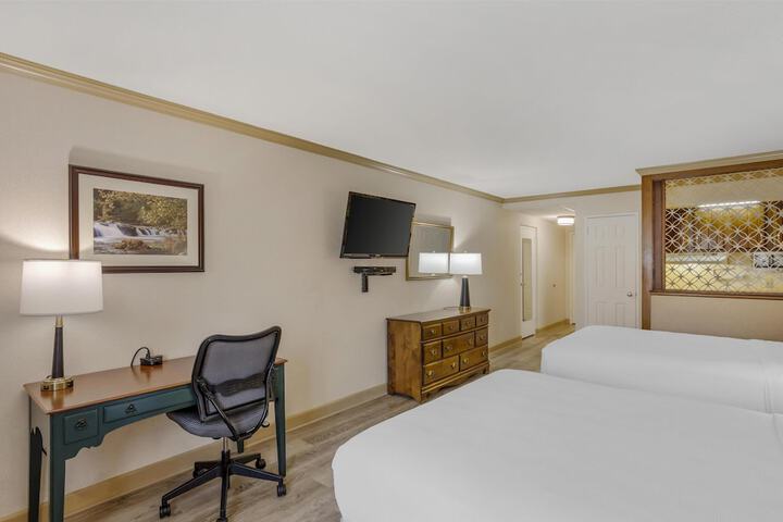 Best Western PLUS Morristown Inn-Florham Park