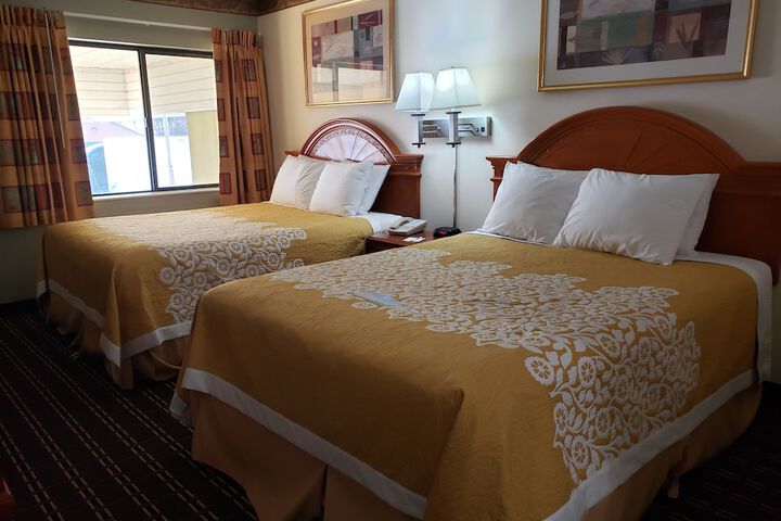 Room 53 of 102