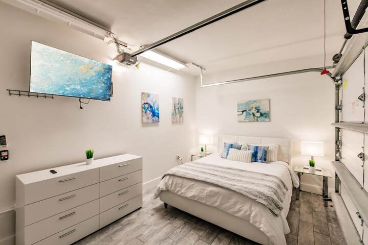 Stylish Aventura Home With Pool on Intercostal