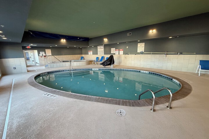 Holiday Inn Express & Suites Yorkville by IHG