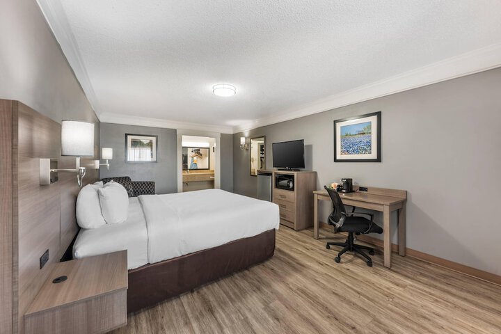 Quality Inn Near Lake Marble Falls