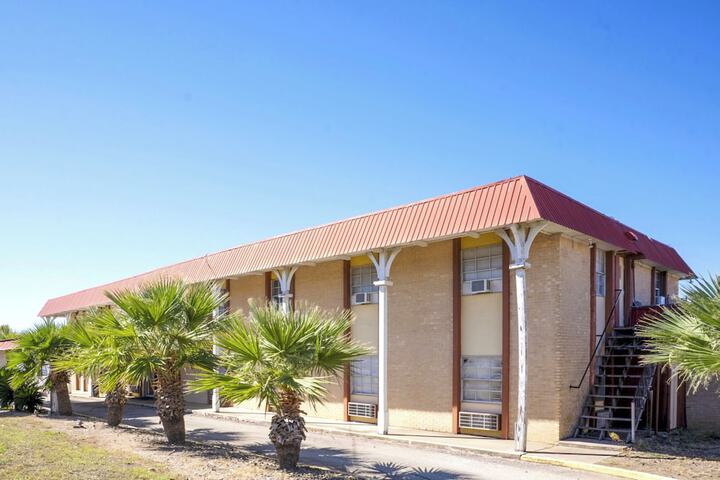Woodfield Inn & Suites Hotel O Yoakum TX 111