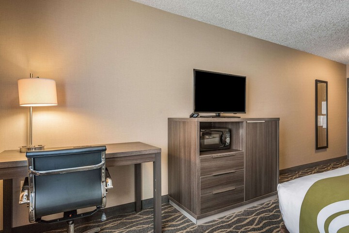Room 32 of 41