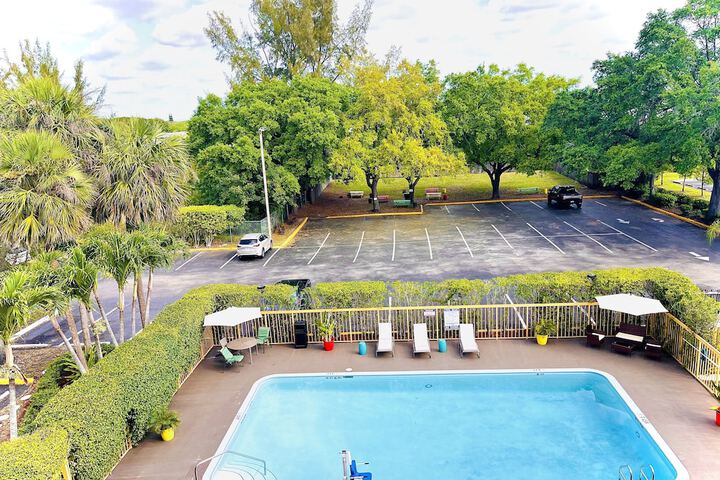 Pool 12 of 70