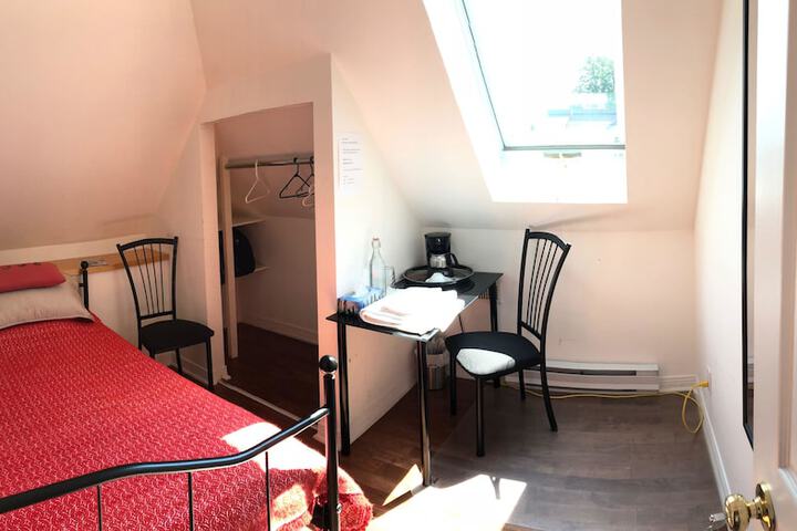 Room 28 of 43