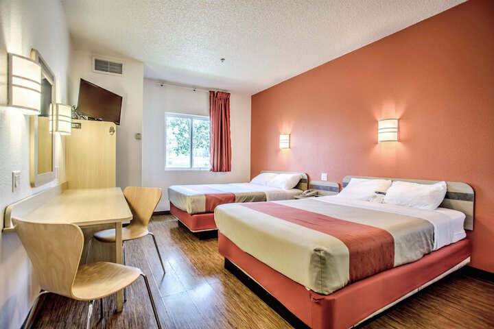 Room 13 of 28