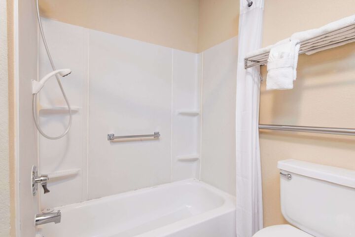 Room 12 of 18