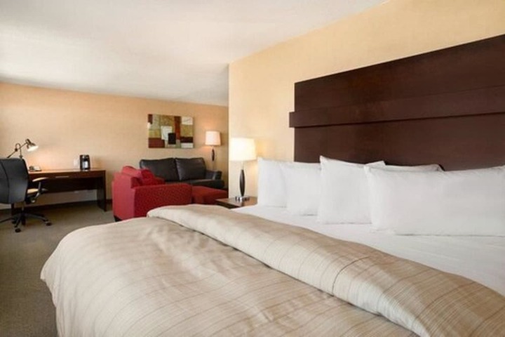 Room 3 of 20
