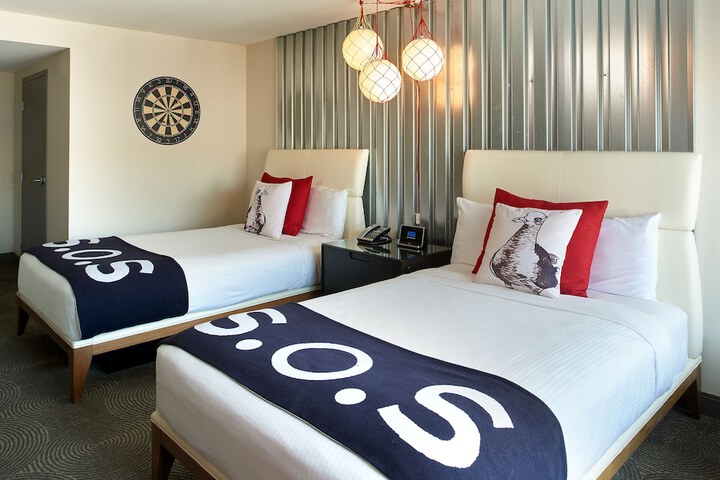 Room 27 of 49