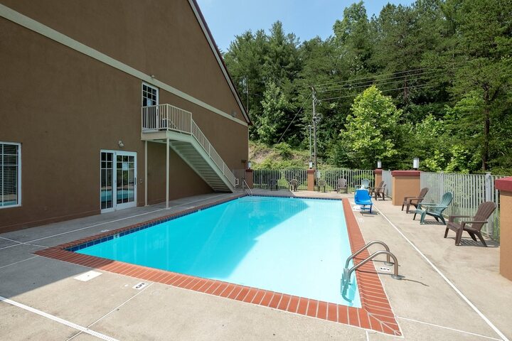 Pool 11 of 46