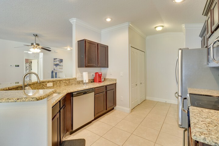 Charming Leesburg Getaway w / Screened Porch!
